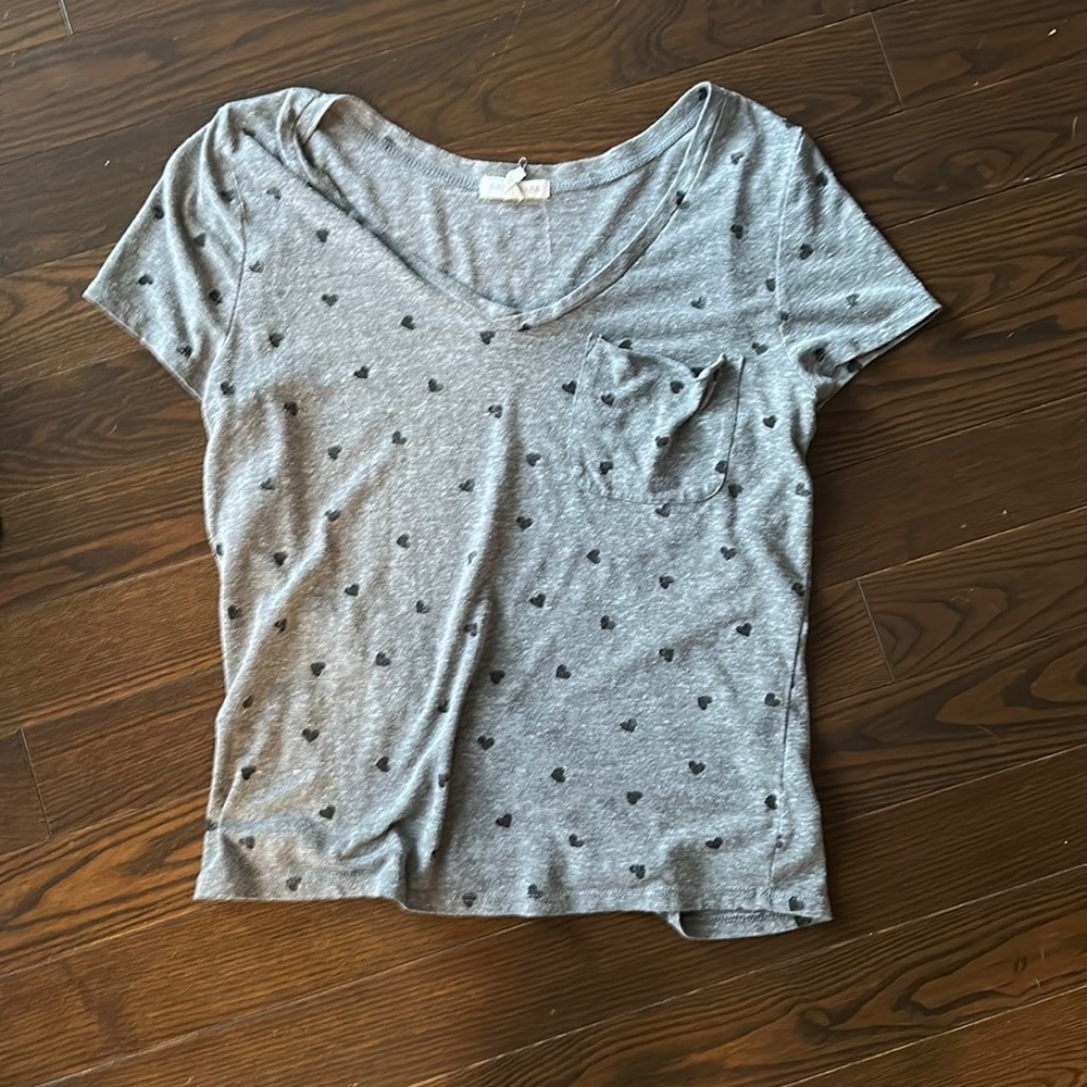 Socialite tee with hearts